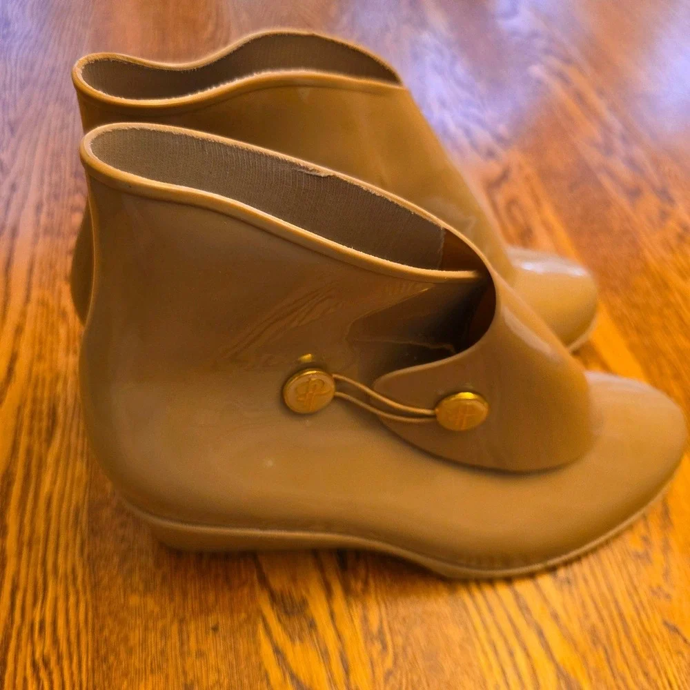 Patten Place Womens L Taupe Patent Wedge Heel Rain Boots Ankle Galoshes Button